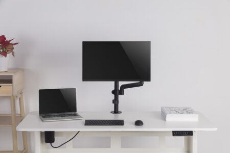 Dell P3223QE 31.5" 4K UHD 60Hz 99% sRGB USB Type-C Hub Monitor (Used) With MXG PMA-12 Single Monitor Pole-Mounted Spring-Assisted Monitor Arm - Image 7